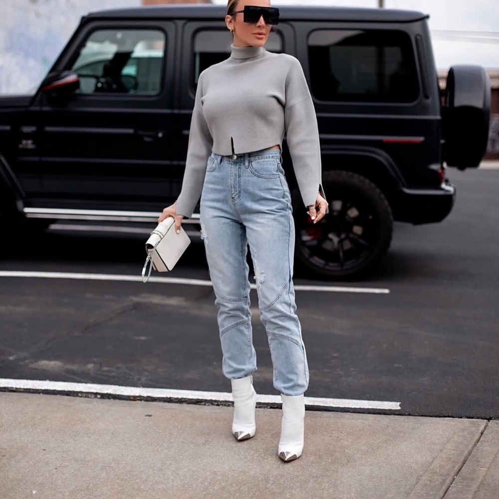 By Egreis Sweater